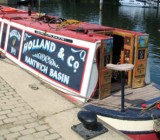 Ties narrow boat in London