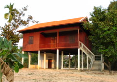 ..house on stilts, not only to stay dry.. click for full size picture